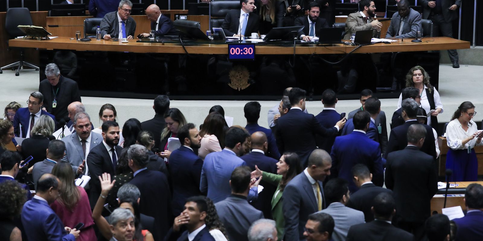 Câmara aprova urgência para suspender decreto do IOF Câmara aprova urgência para suspender decreto do IOF