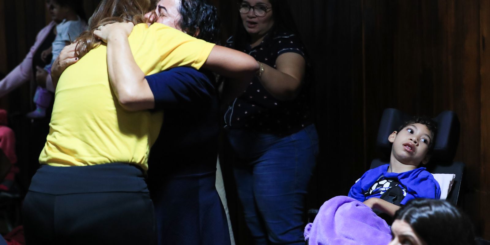 Congresso derruba veto e retoma pensão vitalícia para vítimas da zika