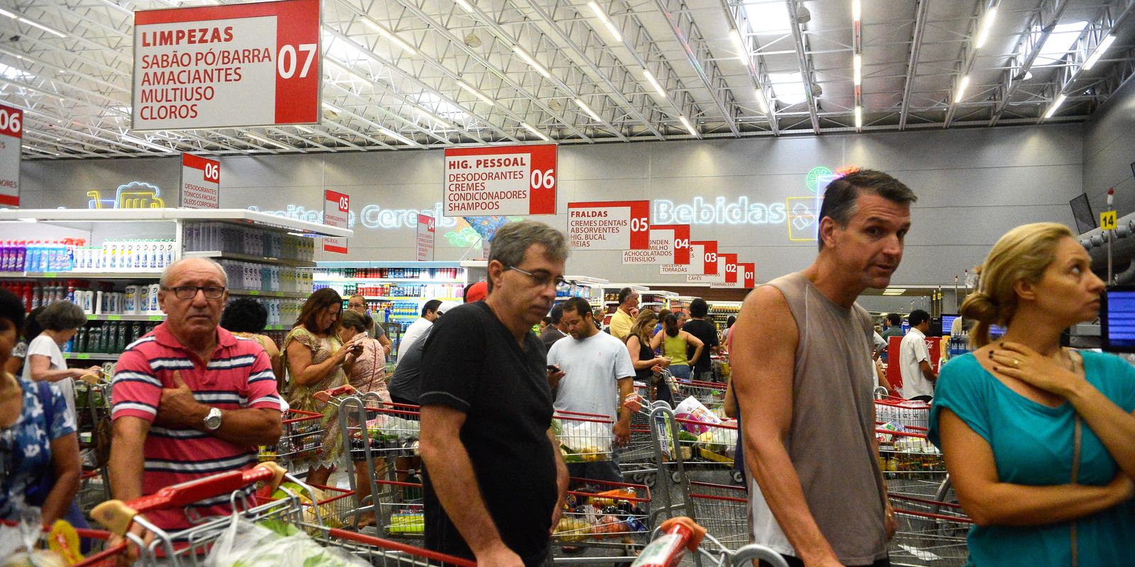 Intenção de consumo das famílias registra alta de 0,5% em Intenção de consumo das famílias registra alta de 0,5% em junho