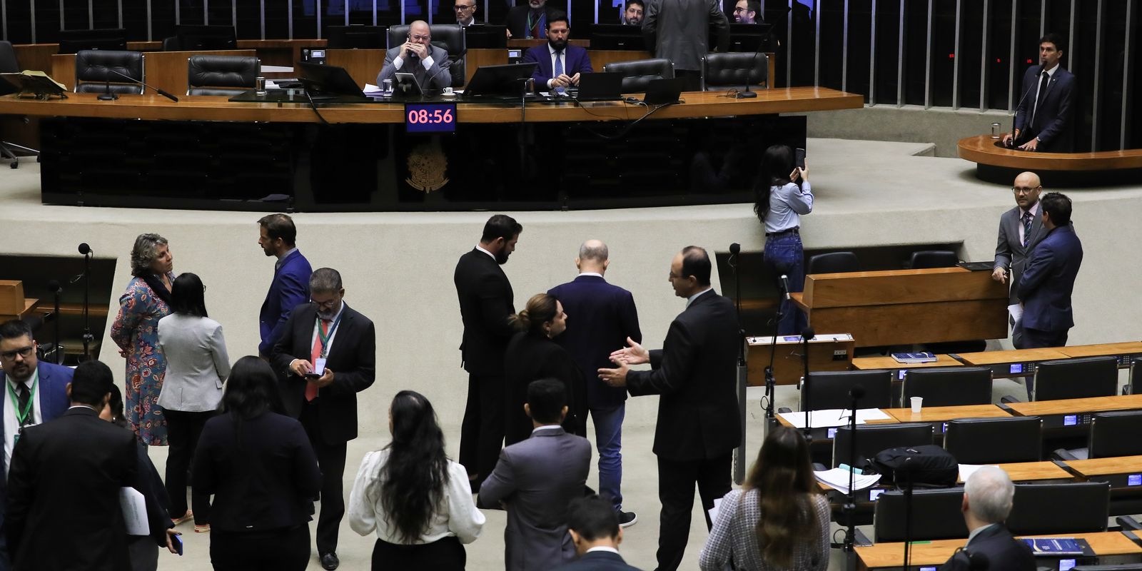 Plenário da Câmara repercute derrubada de decreto sobre IOF