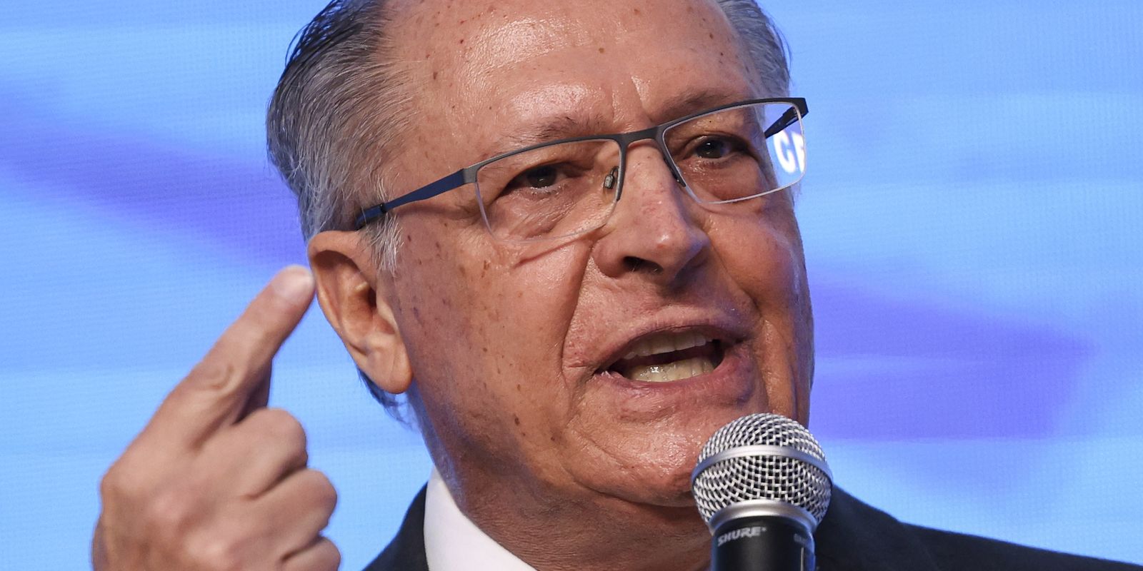 Brasil está conversando “com reserva” com Estados Unidos, diz Alckmin