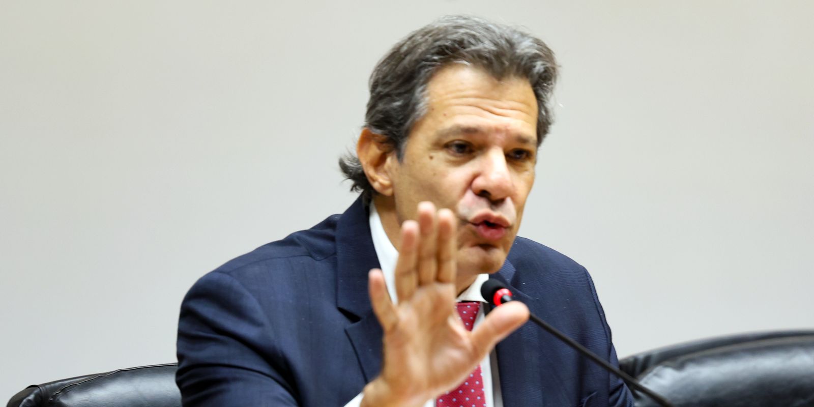 Brasil não sairá da mesa de negociação com EUA, diz Haddad