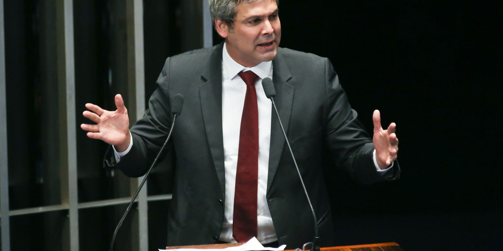 Líder do PT na Câmara diz que tarifas de Trump são ataque à democracia