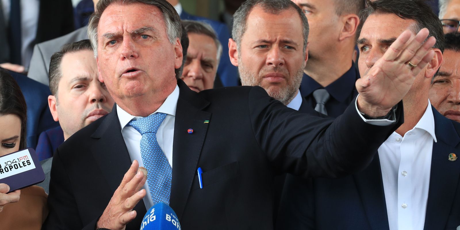 Oposição classifica de arbitrárias medidas cautelares contra Bolsonaro Oposição classifica de arbitrárias medidas cautelares contra Bolsonaro