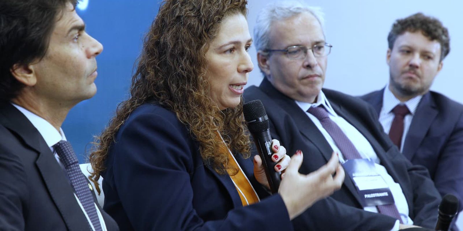 Ministra defende regras objetivas na avaliação de servidor em reforma