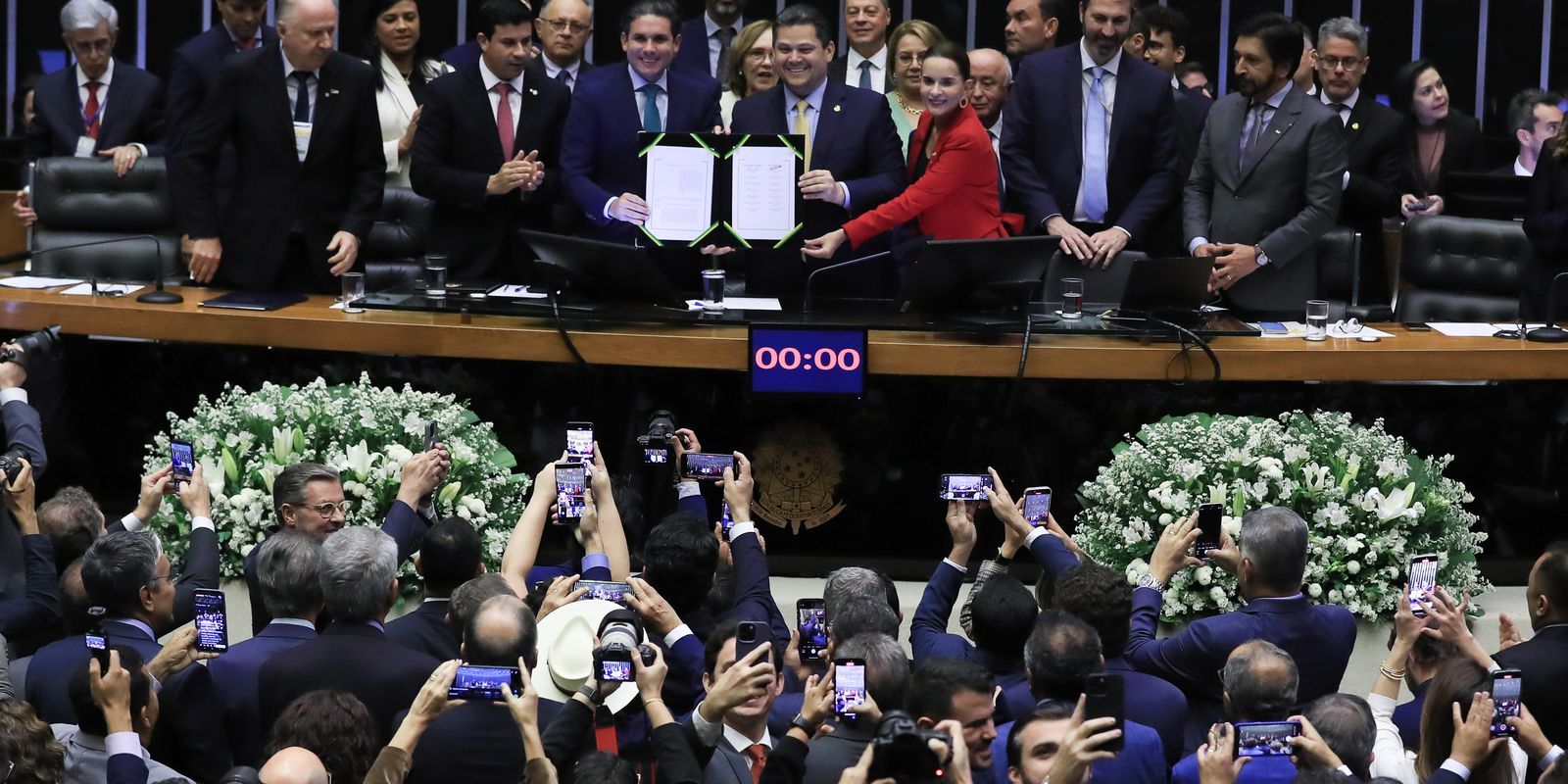 Congresso promulga PEC que muda regras para pagamento dos precatórios