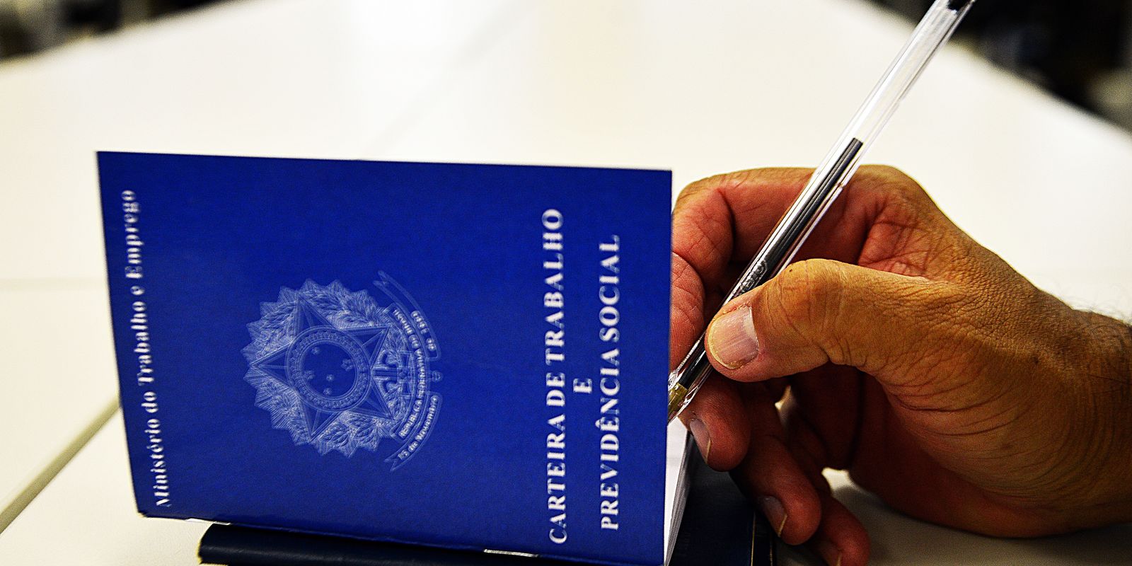 Desemprego recua para 5,6%, a menor taxa desde 2012, mostra Desemprego recua para 5,6%, a menor taxa desde 2012, mostra IBGE