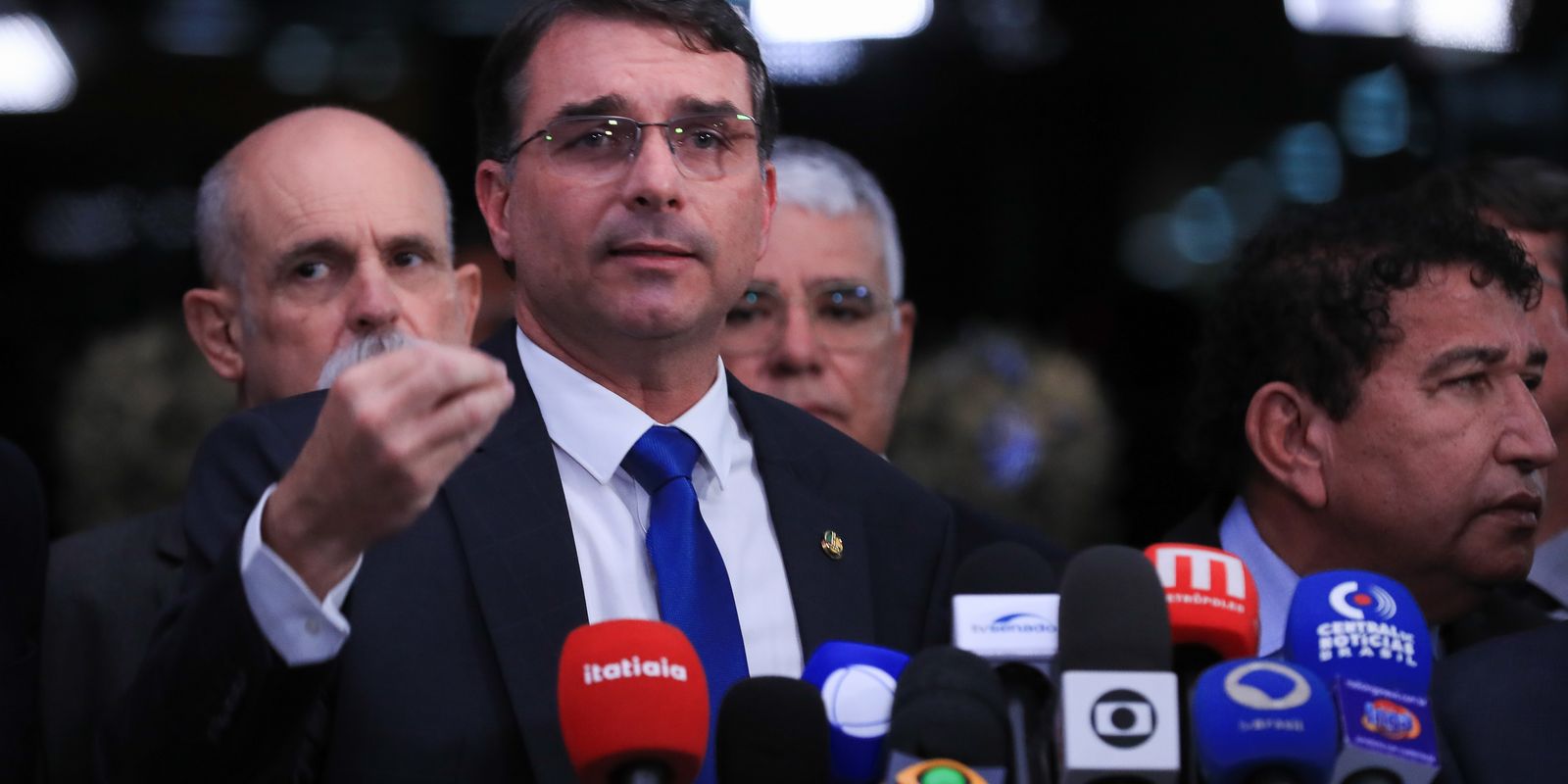 Senador Flávio ataca Moraes após voto para condenar Bolsonaro