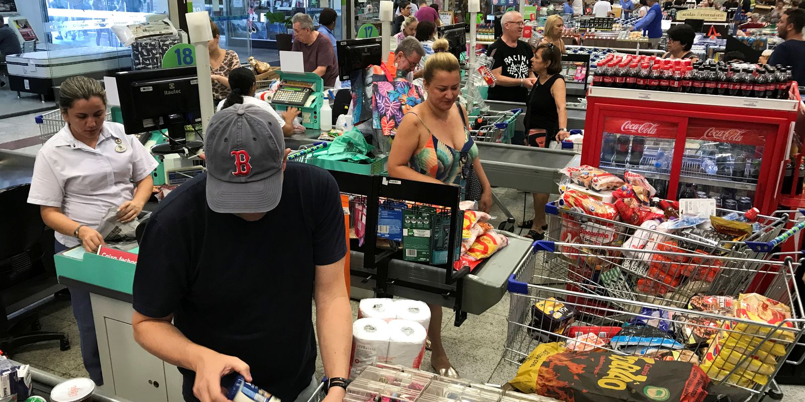 Mercado financeiro reduz previsão da inflação para 4,55% no Brasil Mercado financeiro reduz previsão da inflação para 4,55% no Brasil