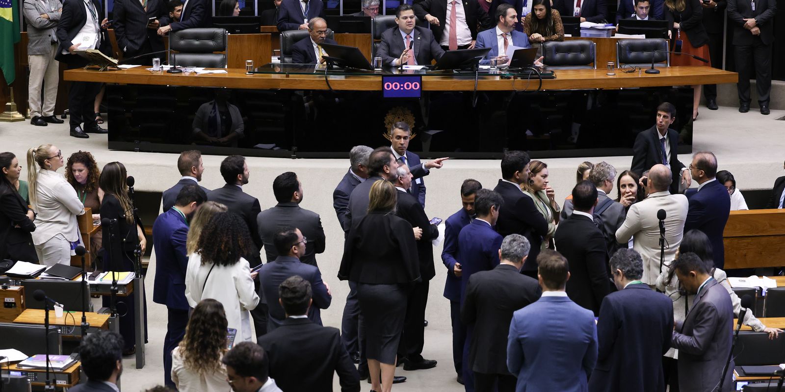 Congresso aprova LDO com superávit de R$ 34 bilhões em Congresso aprova LDO com superávit de R$ 34 bilhões em 2026