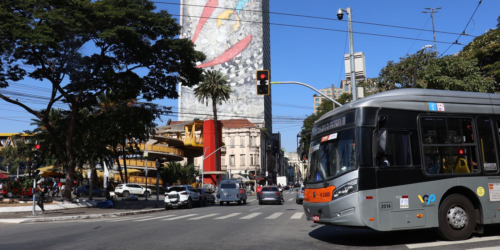 Prefeitura de SP anuncia aumento nas passagens de ônibus para Prefeitura de SP anuncia aumento nas passagens de ônibus para R$ 5,30