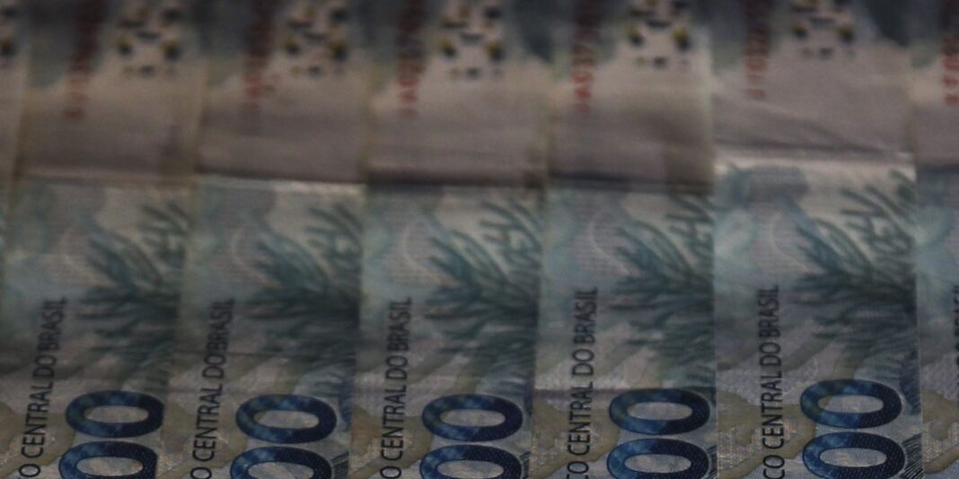 Arrecadação federal bate recorde de R$ 2,89 trilhões em 2025