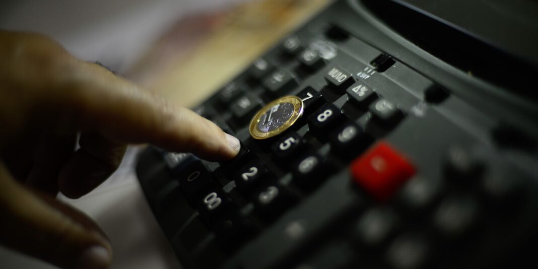 Dívida pública pode alcançar até R$ 10,3 trilhões em 2026