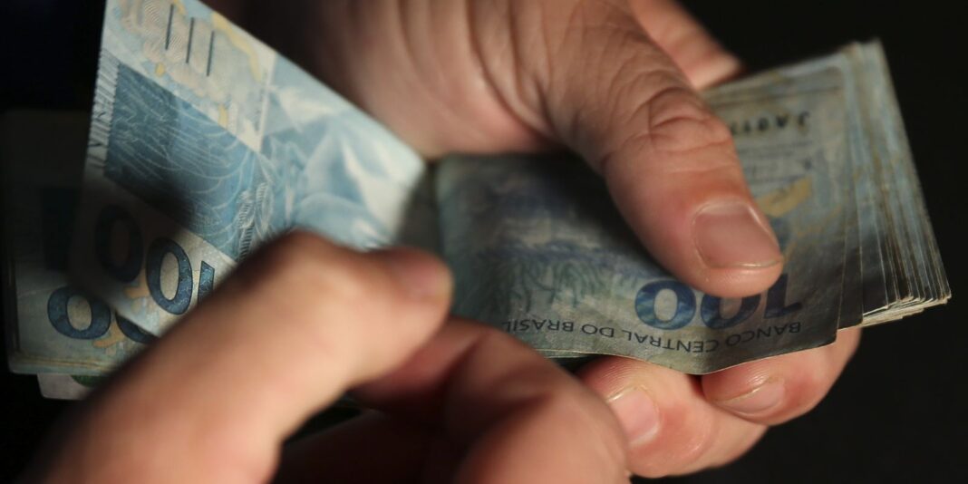 Brasileiros sacaram em dezembro R$ 429 milhões esquecidos em bancos