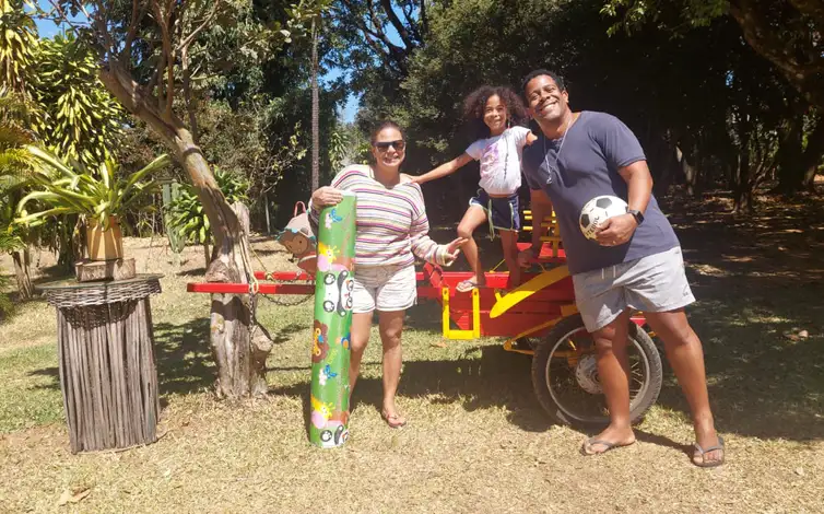 Karen Lima/Arquivo Pessoal Brasília (DF), 16/03/2026 - ECA Digital entre em vigor nesta terça feira (17) - Karen Lima e Filipe Adão, pais de Catarina, que cuidam das fotos postadas na rede social da menina de 6 anos
Foto: Karen Lima/Arquivo Pessoal