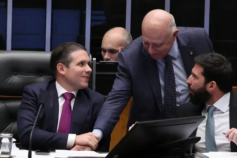Lula Marques/Agência Brasil. Brasília – DF – 06/05/2026 – Sessão da Câmara que votou o projeto que cria a Política Nacional de Minerais Críticos e Estratégicos. ( Relator, Deputado Arnaldo Jardim) Foto: Lula Marques/Agência Brasil.