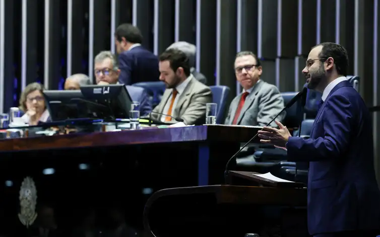 Brasília – DF – 01/07/2026 - Sessão semipresencial para debater os impactos sociais, econômicos e produtivos da proposta de emenda à Constituição que trata da redução da jornada de trabalho e do fim da chamada escala 6x1 no Brasil. Foto: Lula Marques/ Agência Brasil