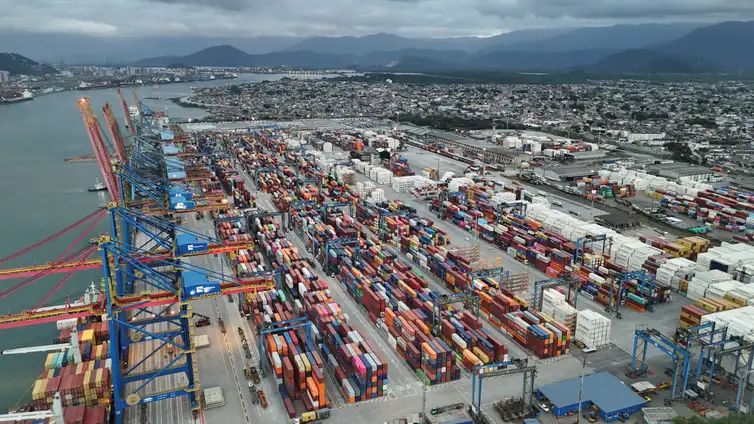 Imagem de drone mostra o Porto de Santos (SP), 31 de julho de 2025. REUTERS/Jorge Silva