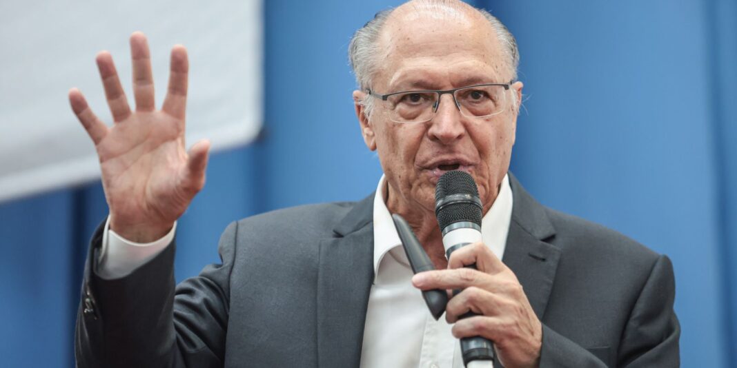 Alckmin diz que Milei presta desserviço à Argentina