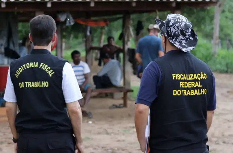 Subsecretaria de Inspeção do Trabalho/ Divulgação Inspeção do trabalho resgata 942 pessoas escravizadas e garante direitos e reparação. Foto: Subsecretaria de Inspeção do Trabalho/ Divulgação