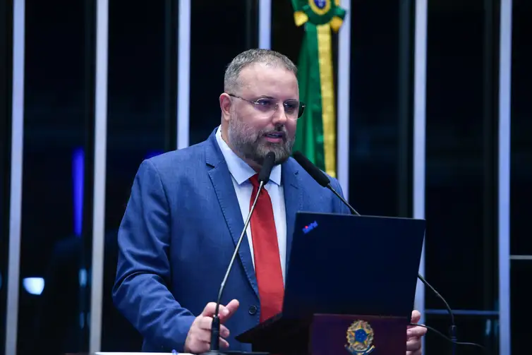 Plenário do Senado Federal durante sessão temática para debater o Plano Nacional de Educação (PNE), documento que determina diretrizes, metas e estratégias para a política educacional no país. 

Em discurso, à tribuna, membro do Comitê Diretivo da Campanha Nacional pelo Direito à Educação, Daniel Cara.

Foto: Edilson Rodrigues/Agência Senado