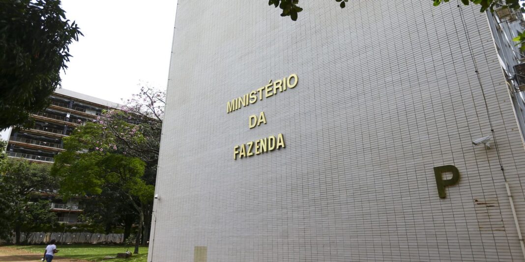 Governo reduz projeção do PIB para 2% em 2026 e 2,3% em 2027