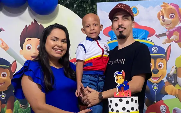 Arquivo pessoal Brasília - DF - A alopecia areata é uma doença autoimune, caracterizada pelo ataque ao folículo piloso. Paloma Monteiro da Lava comemora aniversário do filho Levi, de 5 anos. Foto: Arquivo pessoal