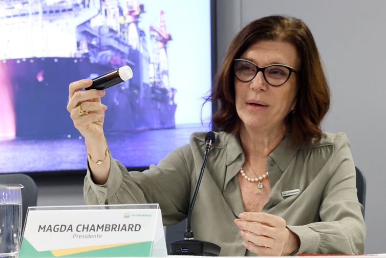 Rio de Janeiro (RJ), 02/10/2026 - A presidente da Petrobras, Magda Chambriard, fala durante coletiva para a imprensa sobre nova descoberta de petróleo em águas profundas do Amapá, no Edifício Sede da Petrobras. Foto: Rovena Rosa/Agência Brasil