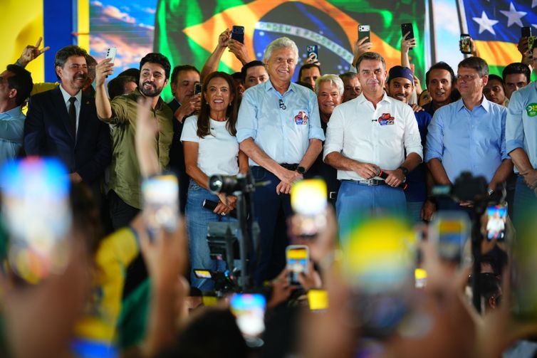 Goiânia (GO), 06/10/2026 - Candidato à presidência do Brasil, Flávio Bolsonaro, durante ato em Goiânia. Foto: Vittor Sales/Campanha Flávio Bolsonaro